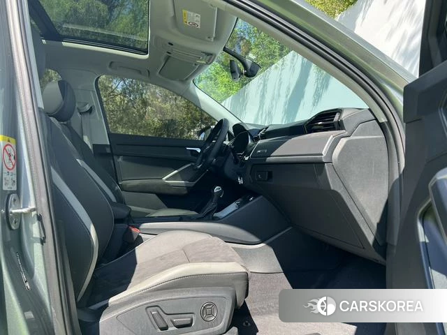 Audi Q3 2023 Темно-серый из Китая, фото 4