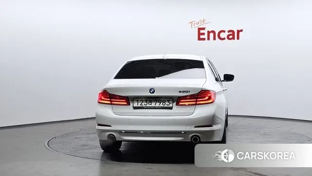 BMW 5 Series (G30) id 3547115 из Кореи 14