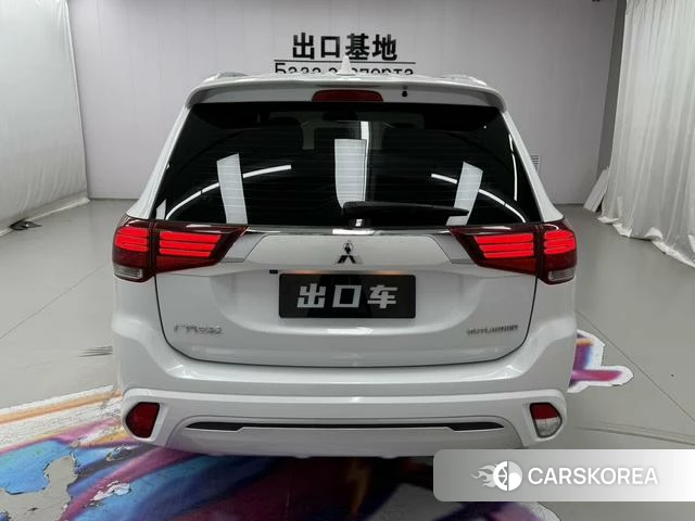 Mitsubishi  Outlander 2021 Белый из Китая, фото 4