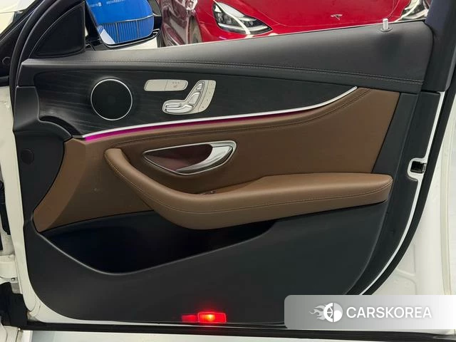 Mercedes-Benz E-class id 4238558 из Китая 21