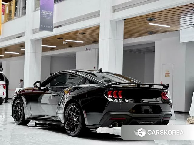 Ford Mustang 2024 Черный из Китая, фото 4