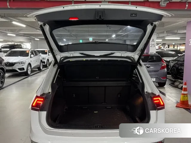 Volkswagen Tiguan second Generation 2018 Белый из Кореи, фото 5