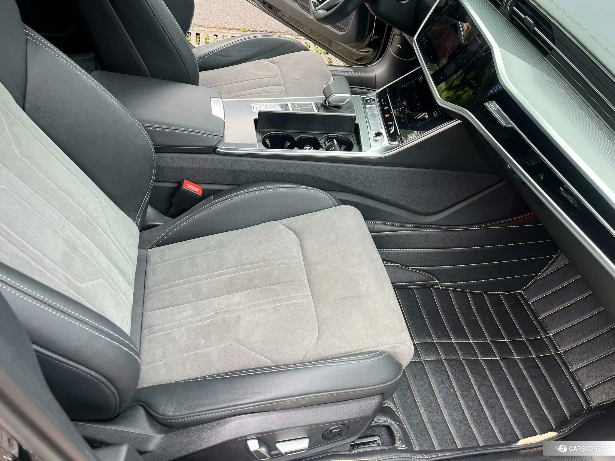 Audi A6L id 4467837 из Китая 10