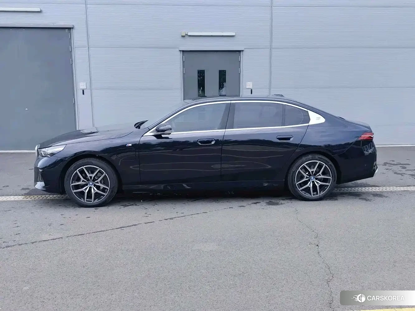 BMW i5 2025 Черный из Китая, фото 4