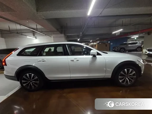 Volvo V90 Cross-Country 2025 Белый из Кореи, фото 4