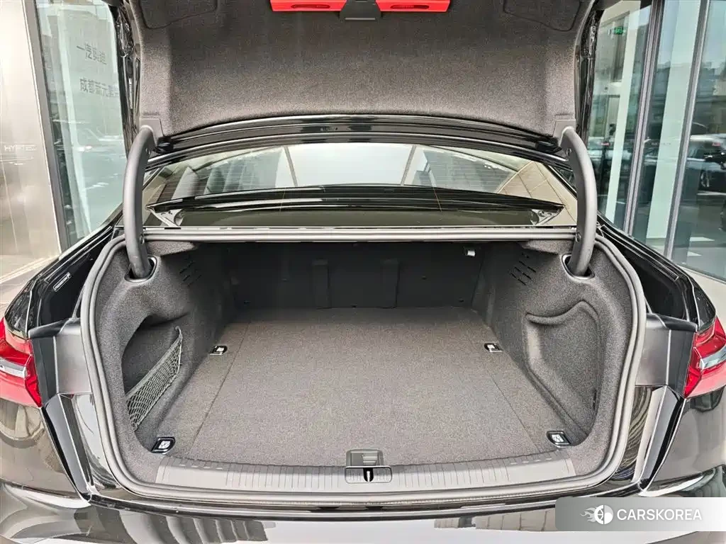 Audi A6L id 4538683 из Китая 11