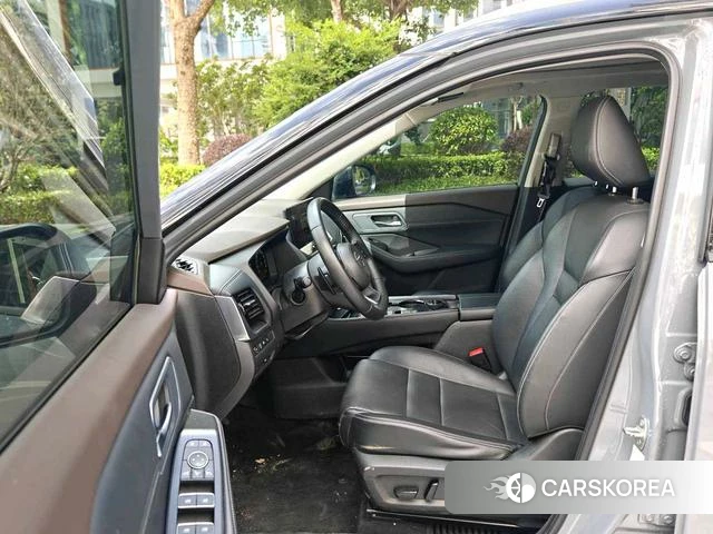 Nissan Qijun 2022 Темно-серый из Китая, фото 6