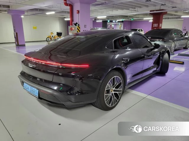 Porsche Taycan id 4542366 из Кореи 14