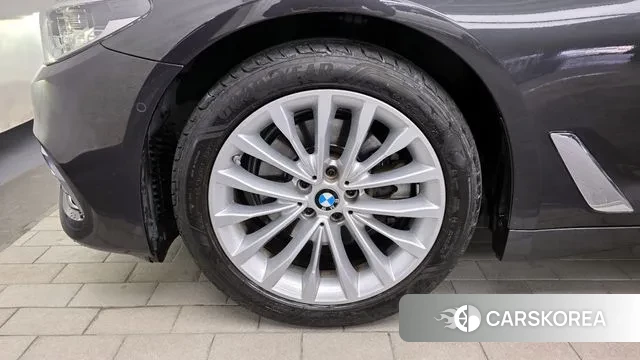 BMW 5 Series (G30) id 3593016 из Кореи 14