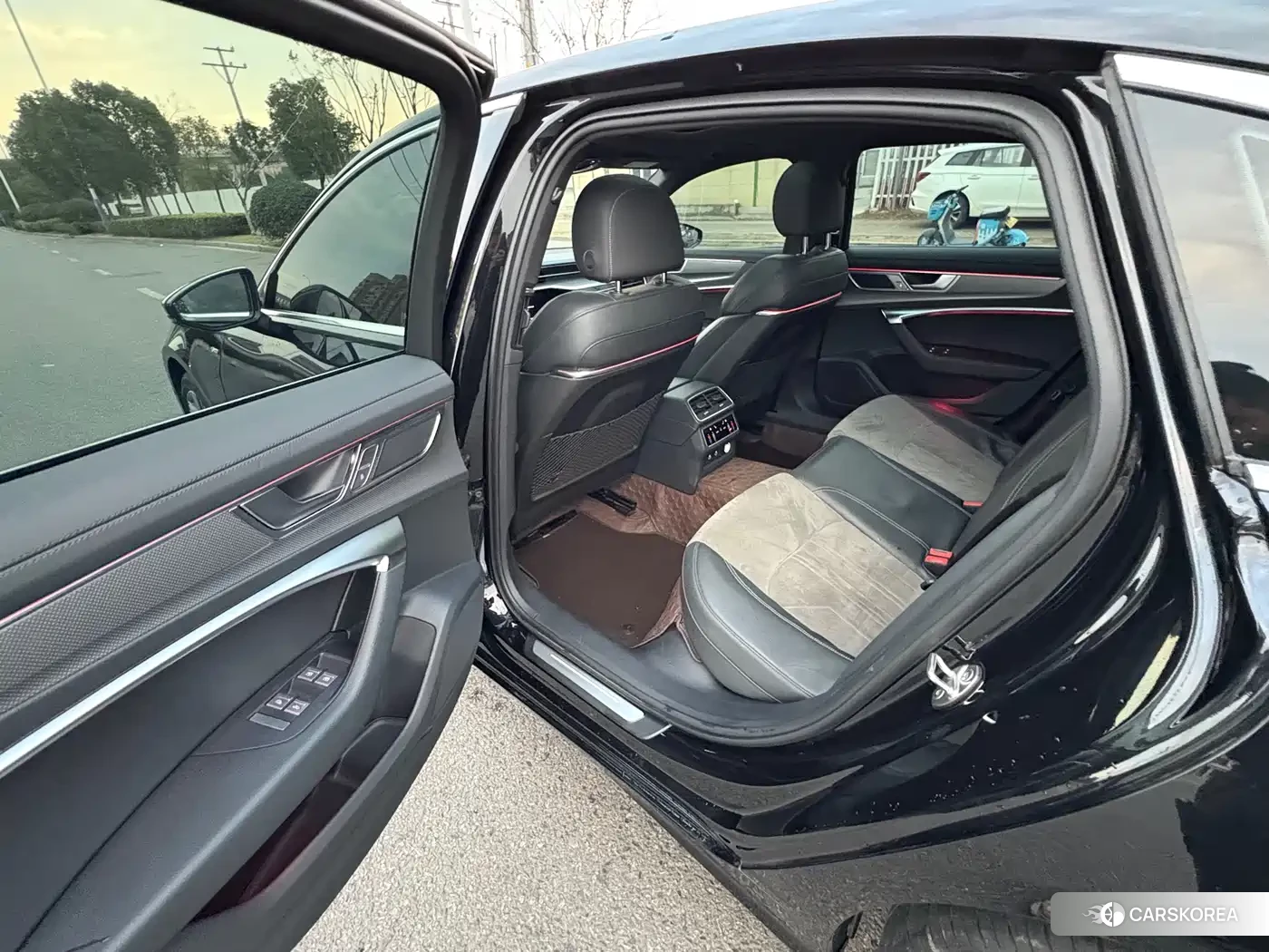 Audi A6L id 4545737 из Китая 10