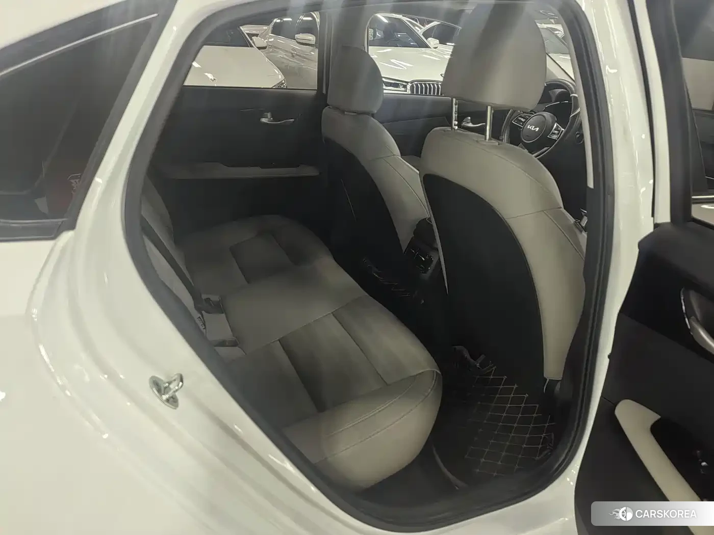 Kia K3 2023 Белый из Китая, фото 4