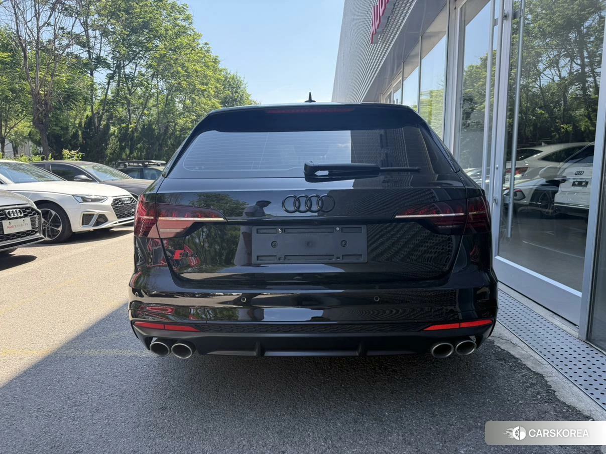 Audi S4 2023 Черный из Китая, фото 4