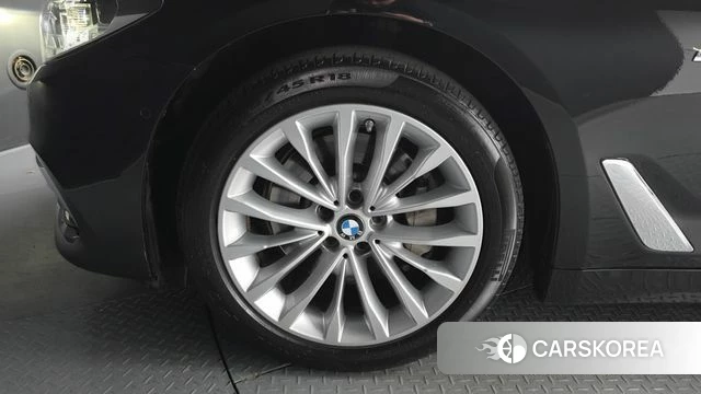 BMW 5 Series (G30) id 4310836 из Кореи 29