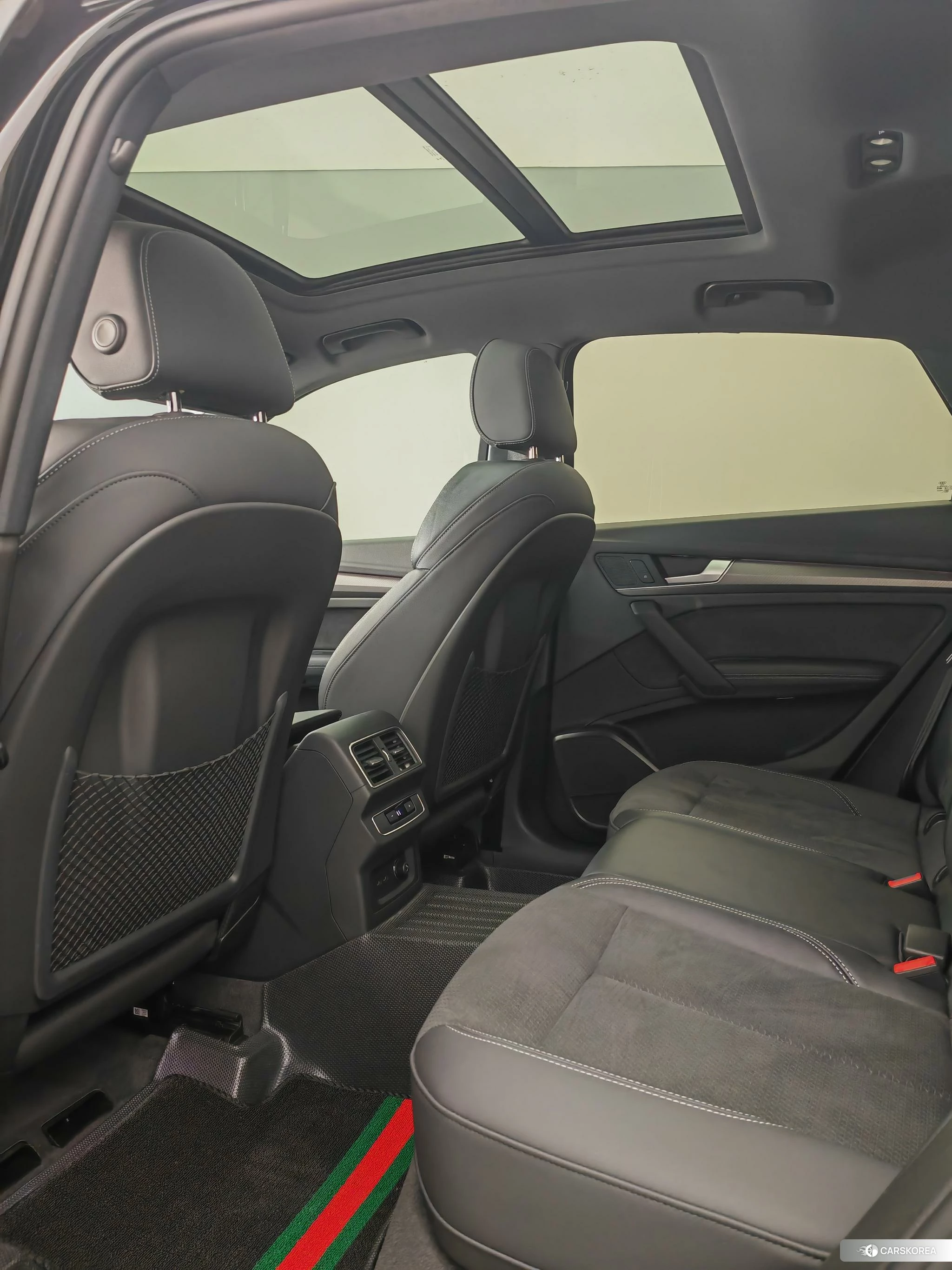 Audi Q5L 2021 Черный из Китая, фото 6