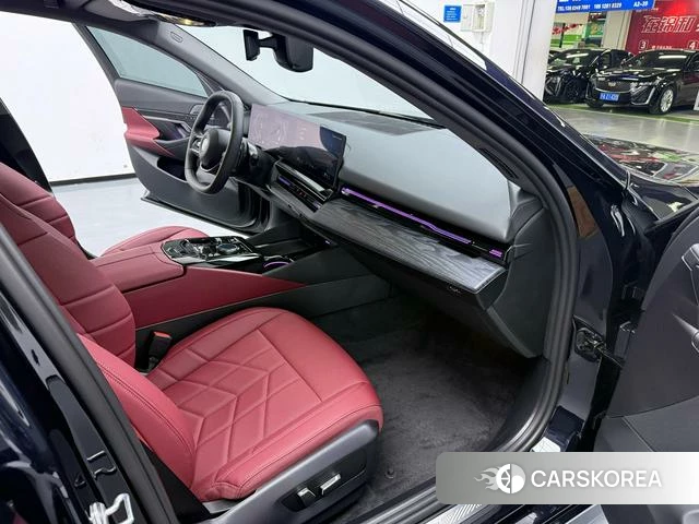 BMW 5 series 2025 Черный из Китая, фото 4