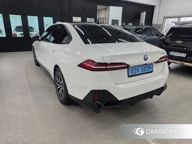 BMW i5 (G60) 2024 Белый из Кореи, фото 4