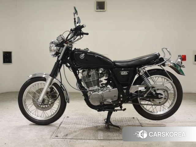 Проданный Yamaha SR 400 2016 из Японии