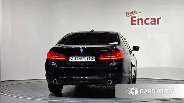 BMW 5 Series (G30) id 3760652 из Кореи 14