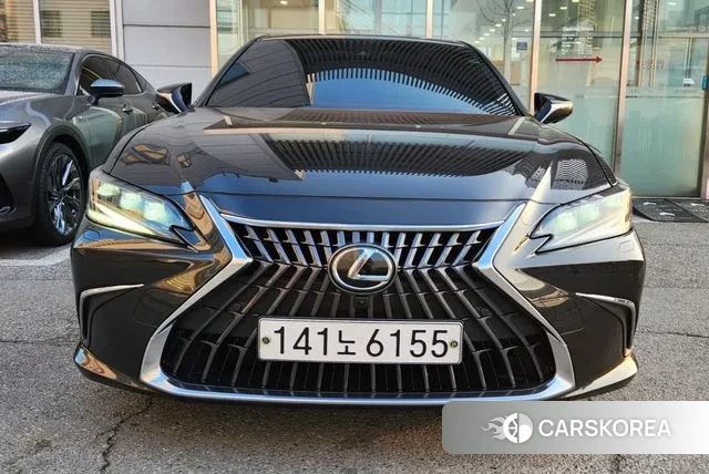 Lexus ES300h 7th generation 2023 Черный из Кореи, фото 5