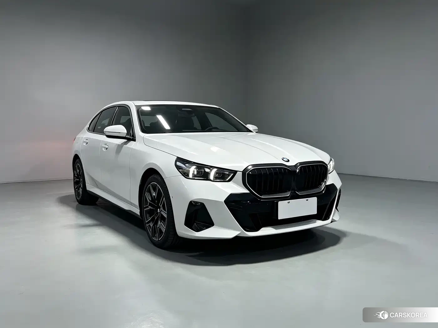 BMW 5 series 2026 Белый из Китая, фото 4