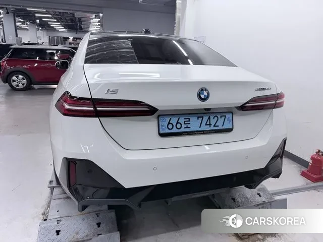 BMW i5 (G60) 2023 Белый из Кореи, фото 4