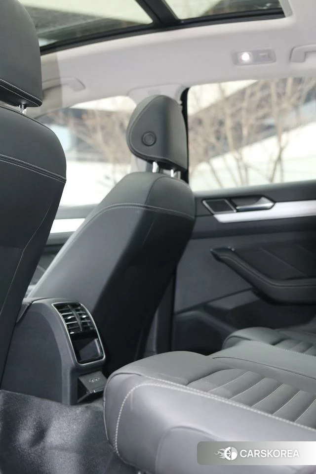 Volkswagen Magotan 2025 Черный из Китая, фото 4