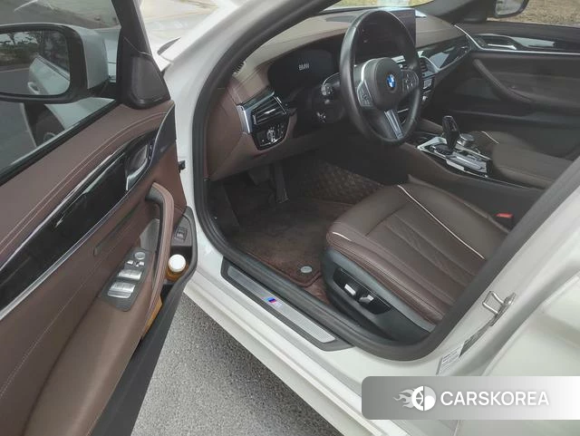 BMW 5 series 2023 Белый из Китая, фото 5