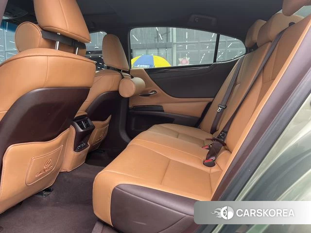 Lexus ES id 4333841 из Китая 9