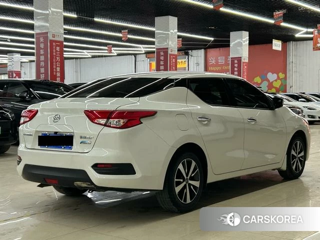 Nissan Bluebird 2021 Белый из Китая, фото 4