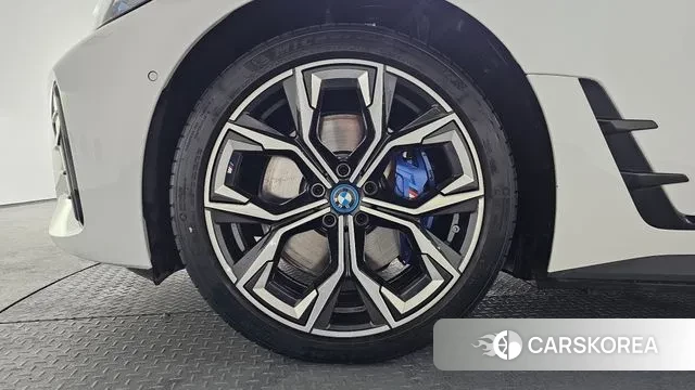 BMW i4 id 3700877 из Кореи 14