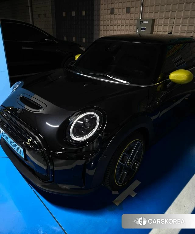Mini Cooper Electric 2023 Черный из Кореи, фото 4