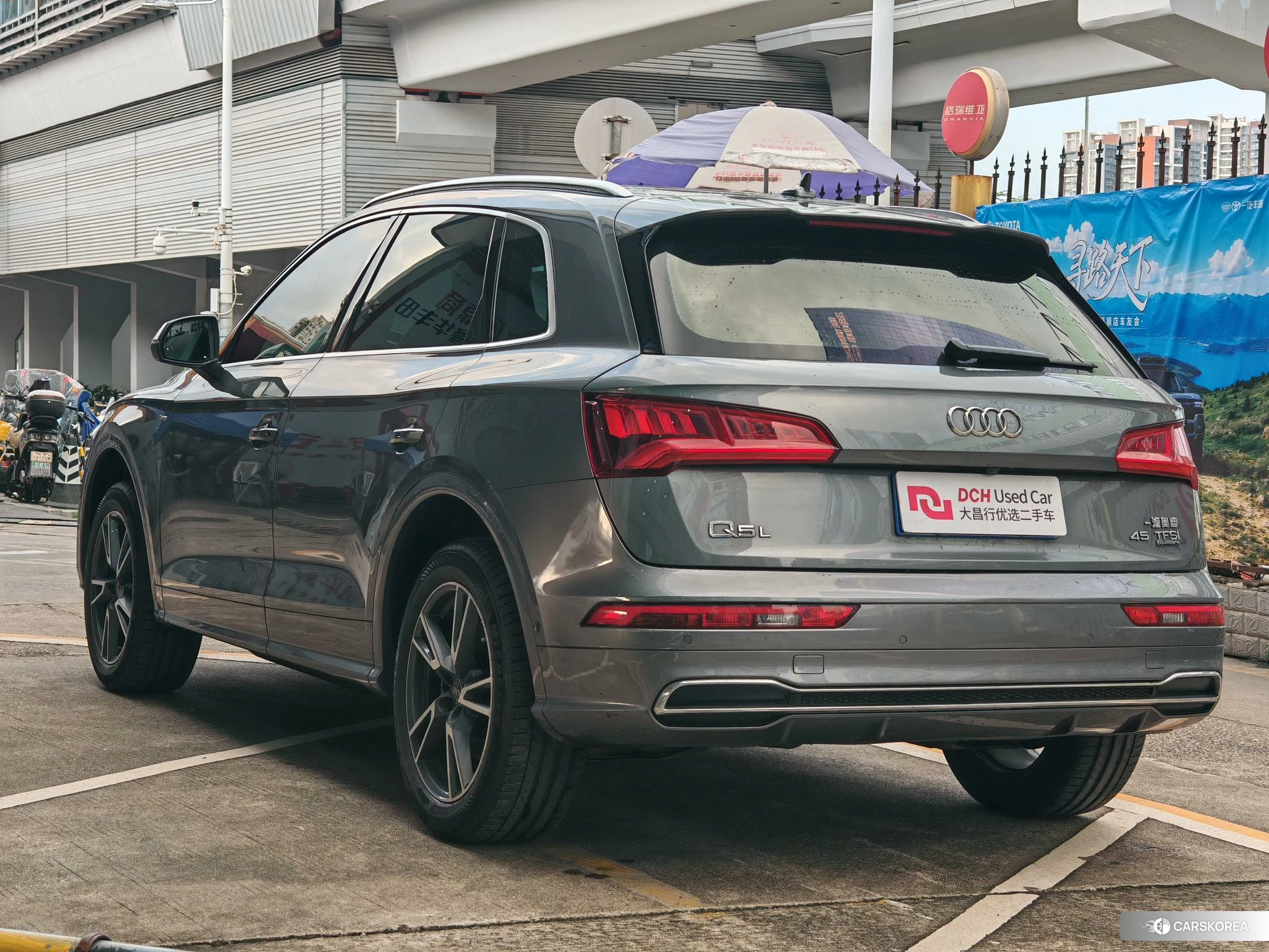 Audi Q5L 2019 Темно-серый из Китая, фото 5