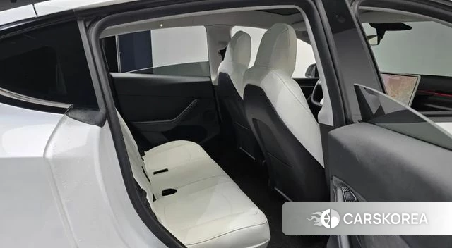 Tesla Model Y 2023 Белый из Кореи, фото 4