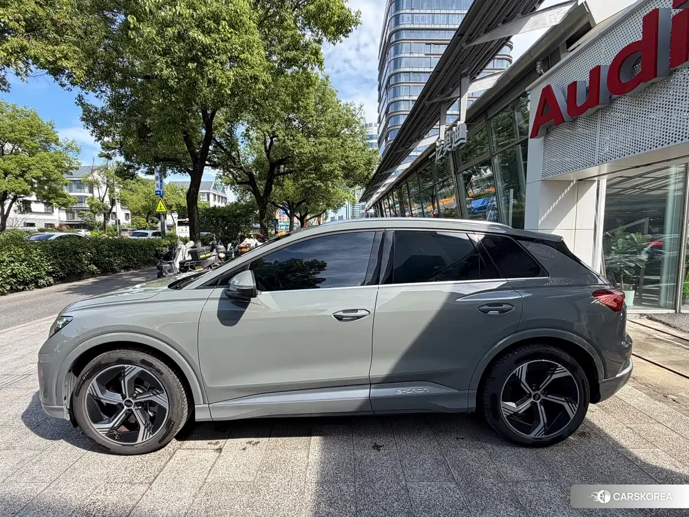 Audi Q4 2024 Silver/gray из Китая, фото 4