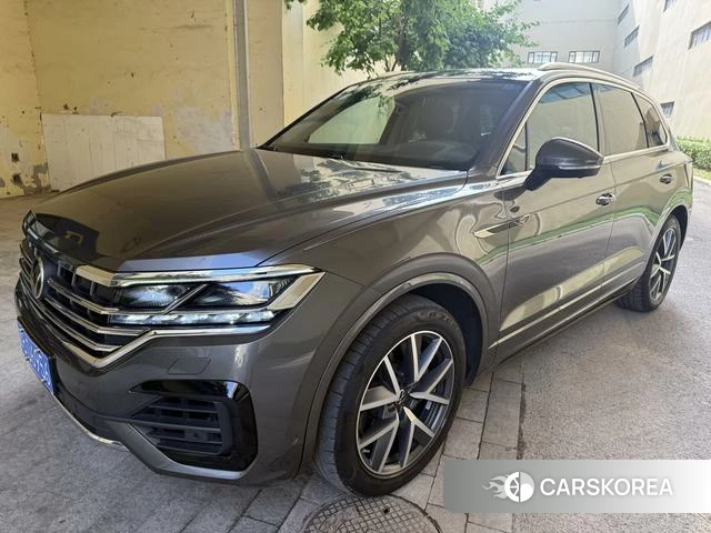 Volkswagen Touareg 2023 Темно-серый из Китая, фото 4