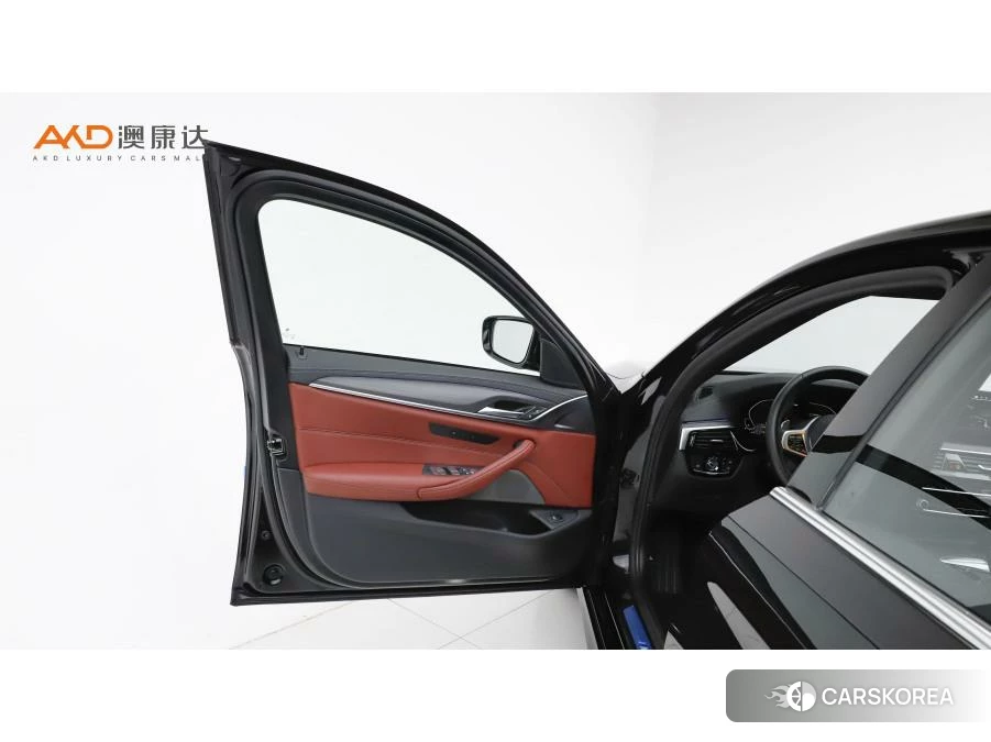 BMW 5 series 2021 Черный из Китая, фото 4