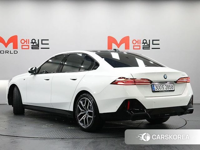 BMW 5 Series (G60) id 4279592 из Кореи 14