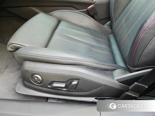 Audi A4L id 4374641 из Китая 9