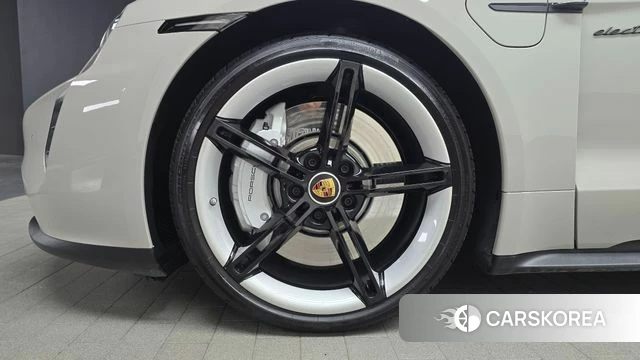 Porsche Taycan id 4540325 из Кореи 30