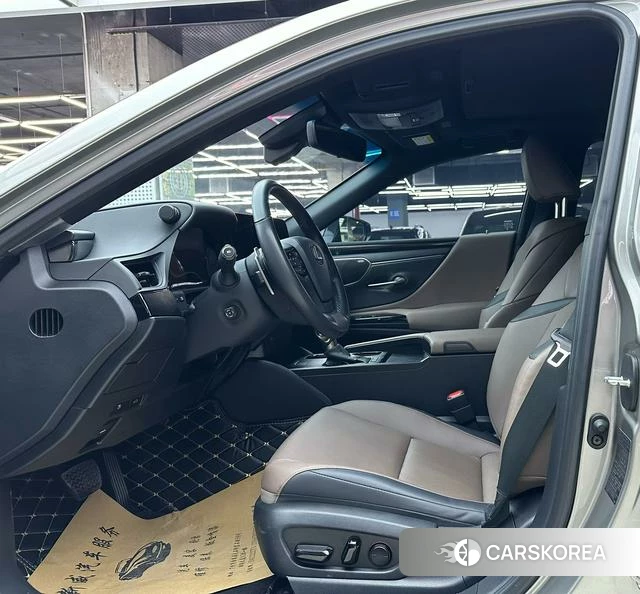 Lexus ES 2023 Серебристо-серый из Китая, фото 4