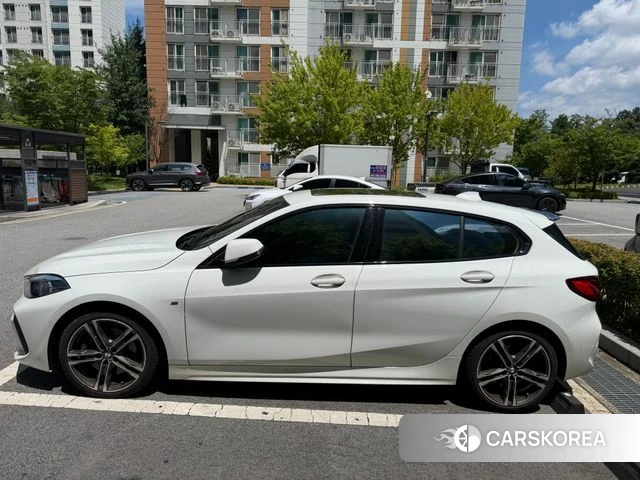BMW 1 Series (F40) 2023 Белый из Кореи, фото 4