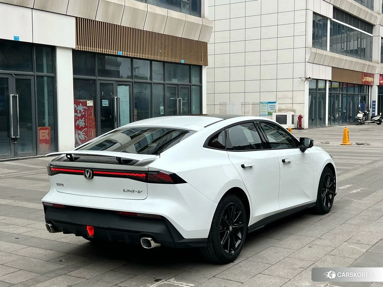 Chang'an UNI-V 2023 Белый из Китая, фото 4
