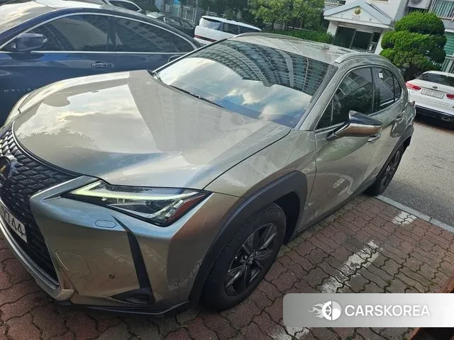Lexus UX250h 2021 Серебряный из Кореи, фото 4