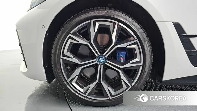 BMW i4 id 4687474 из Кореи 27
