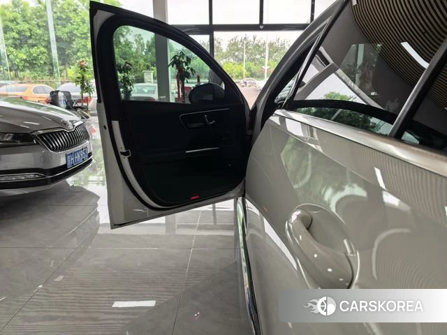 Mercedes-Benz Class C 2022 Белый из Китая, фото 6