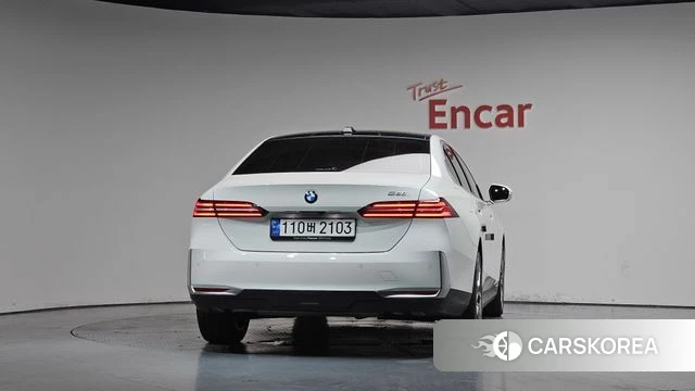 BMW 5 Series (G60) id 4681833 из Кореи 30