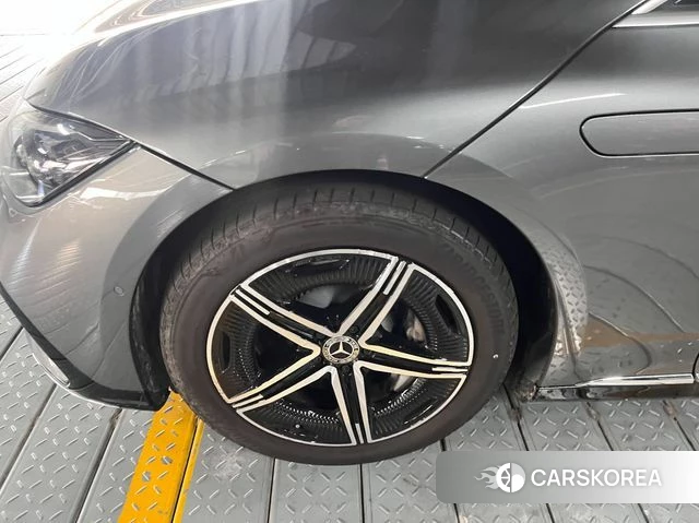 Mercedes-Benz EQE V295 2024 Серебристо-серый из Кореи, фото 4