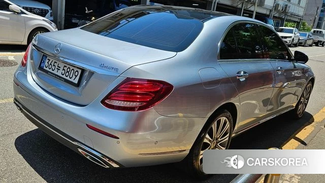 Mercedes-Benz E-Class W213 2018 Серебристо-серый из Кореи, фото 6