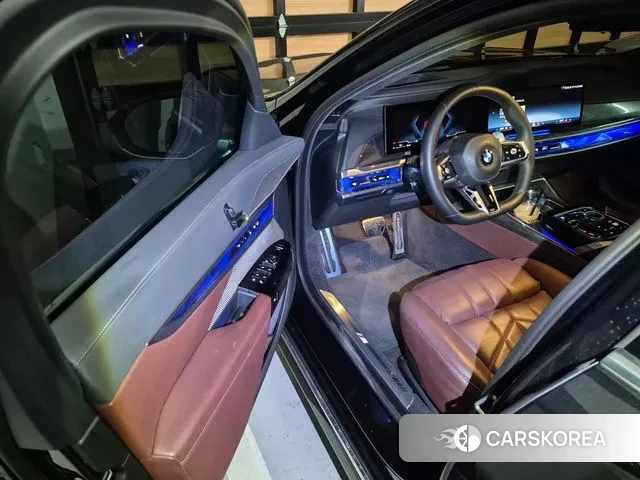 BMW 7 Series (G70) 2023 Черный из Кореи, фото 6