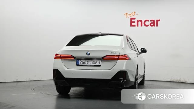 BMW 5 Series (G60) id 4279649 из Кореи 31